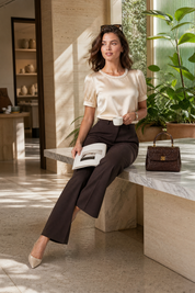 Body champagne satiné col perlé | Photo lifestyle | Lounelle Paris