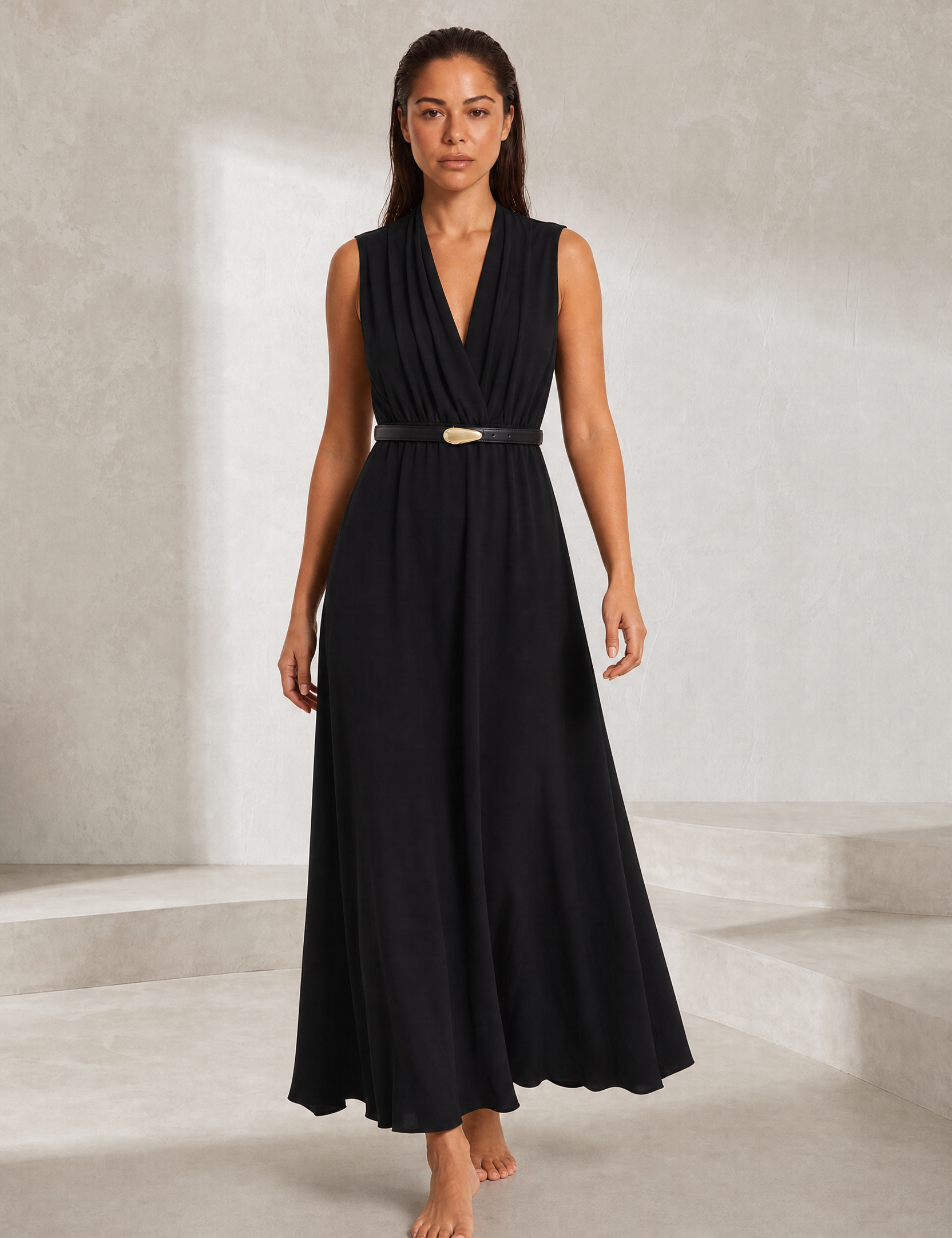 Robe noire col V ceinturée | Lounelle Paris