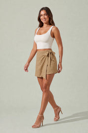 Jupe-short portefeuille taille haute | Vue en mouvement | Lounelle Paris