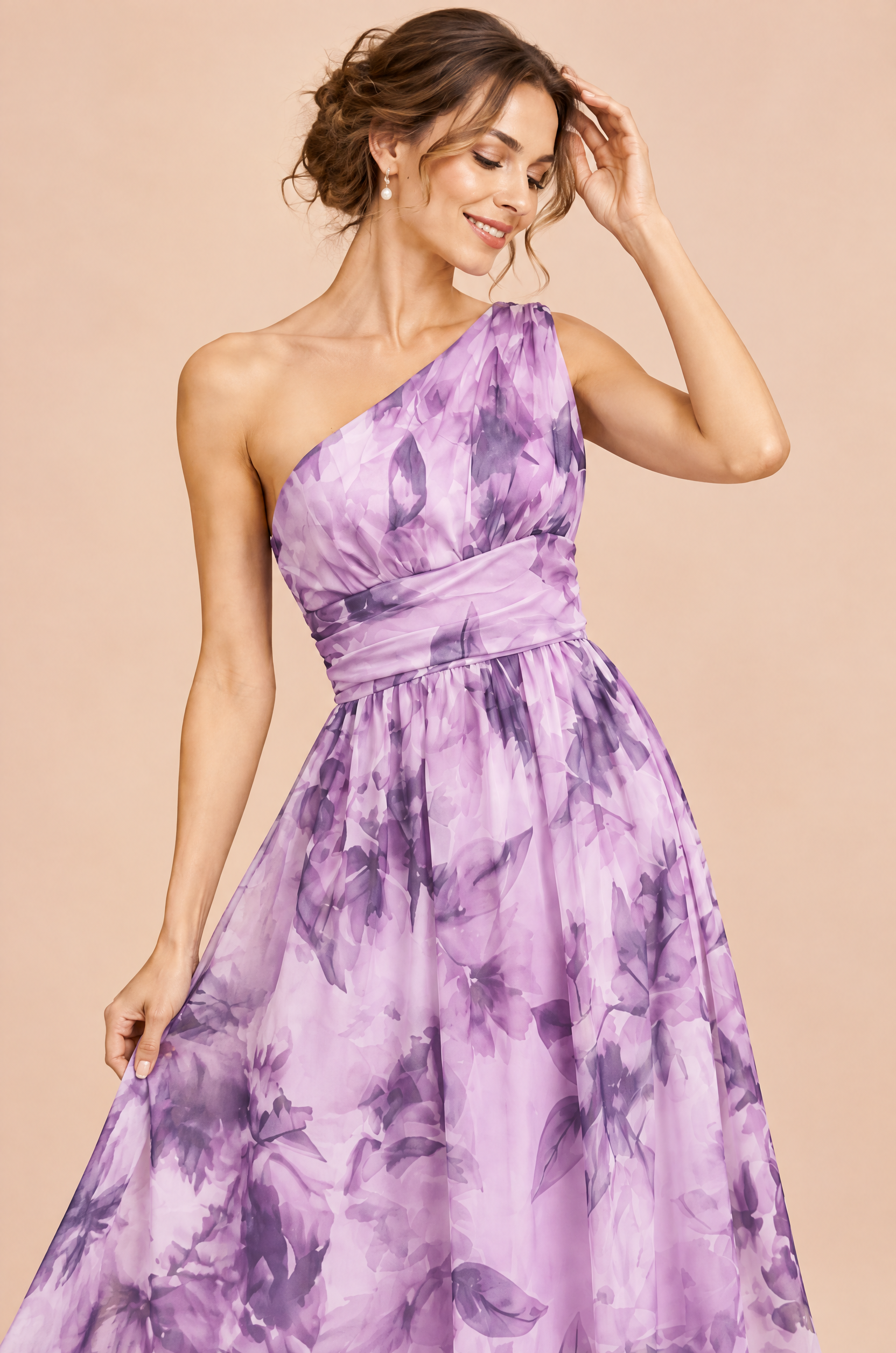 Robe longue fleurie violet clair à une épaule, coupe trapèze | Vue rapprochée | Lounelle Paris