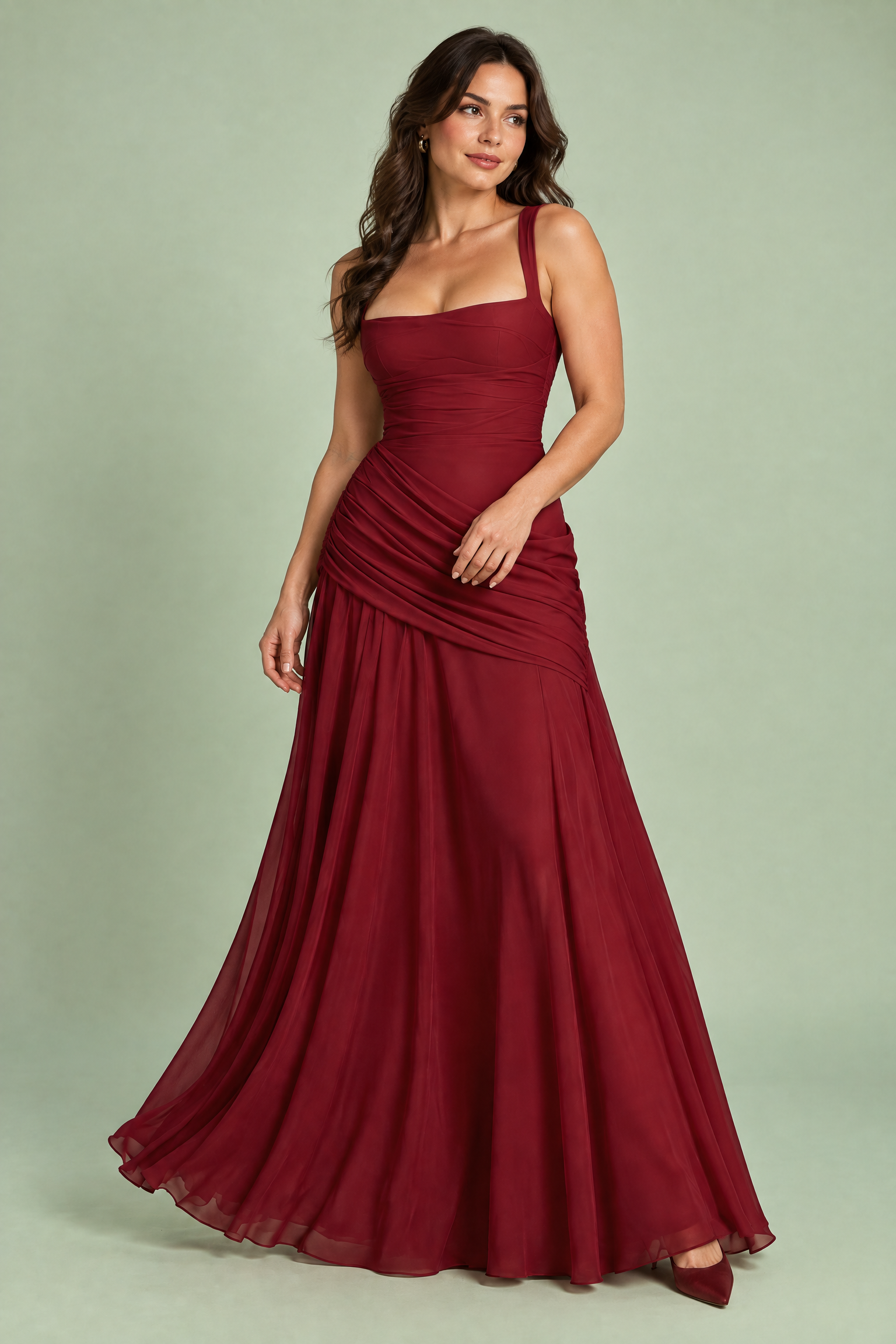Robe longue bordeaux froncée à encolure carrée et coupe évasée | Porté sur une autre silhouette | Lounelle Paris