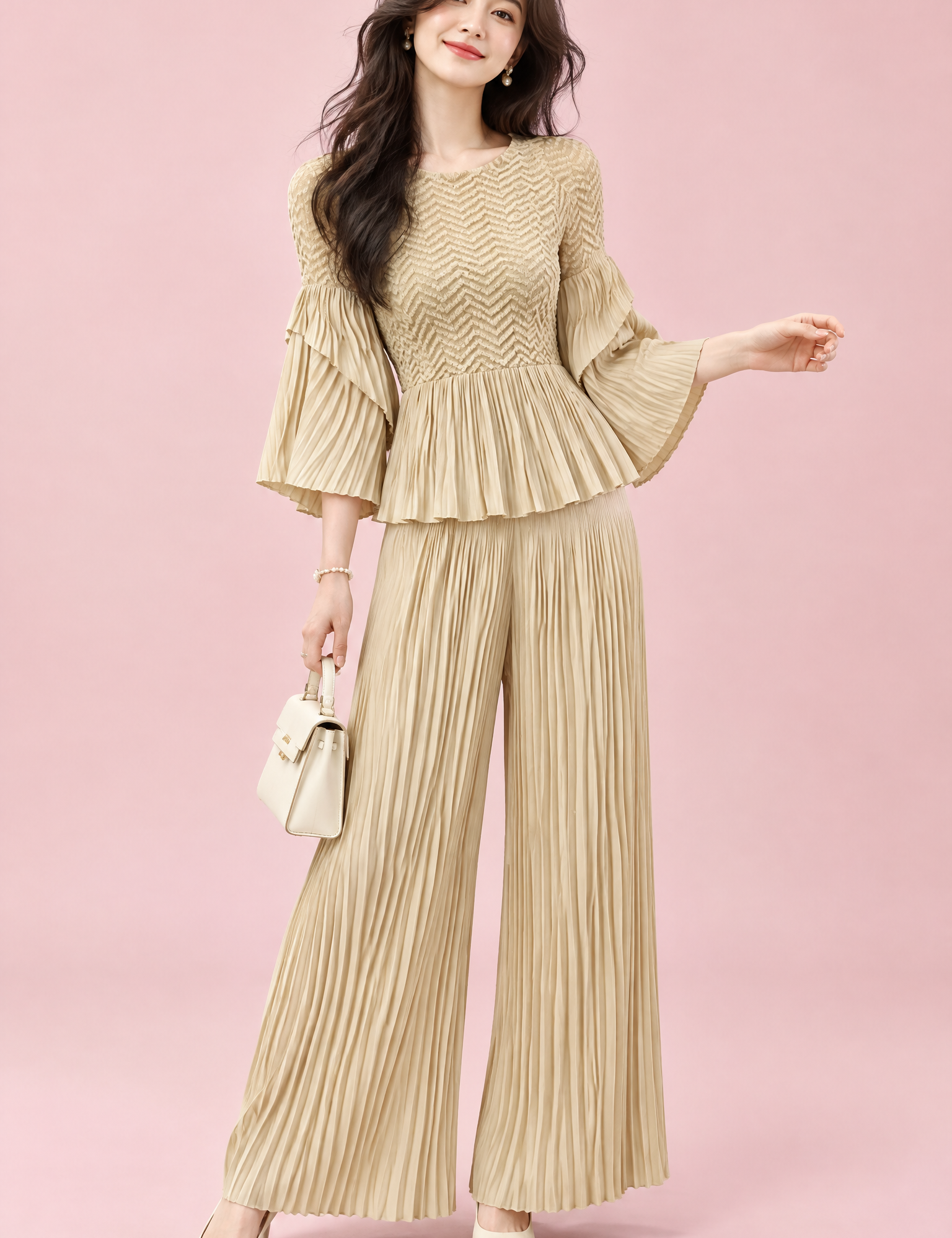 Ensemble plissé beige avec pantalon large | Vue de face | Lounelle Paris