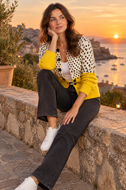 Cardigan jaune boutonné à col rond | Deuxième photo lifestyle | Lounelle Paris