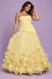 Robe longue bustier plissée jaune | Porté sur une silhouette plus ronde | Lounelle Paris