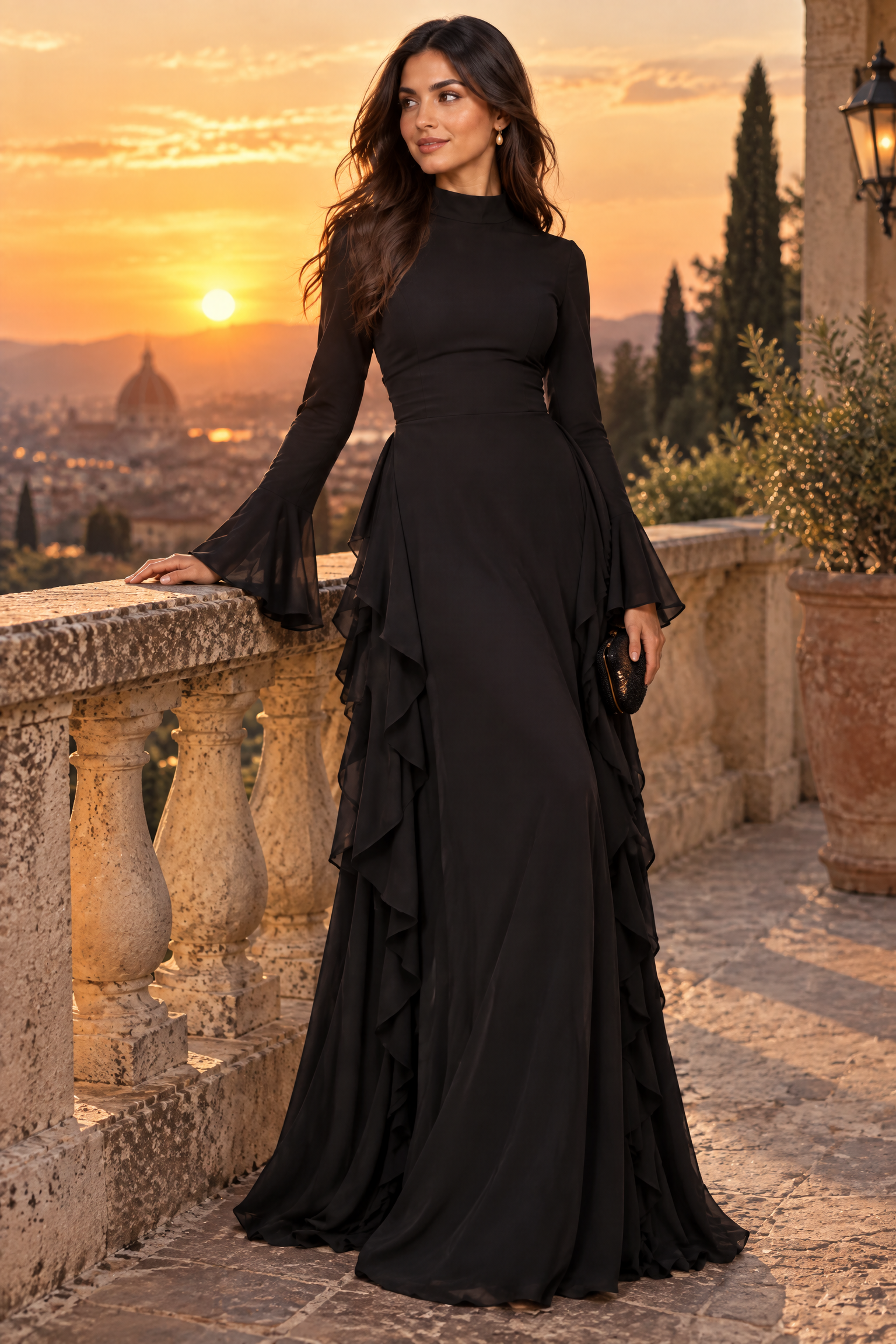Robe longue noire à volants et manches cloche | Deuxième photo lifestyle | Lounelle Paris