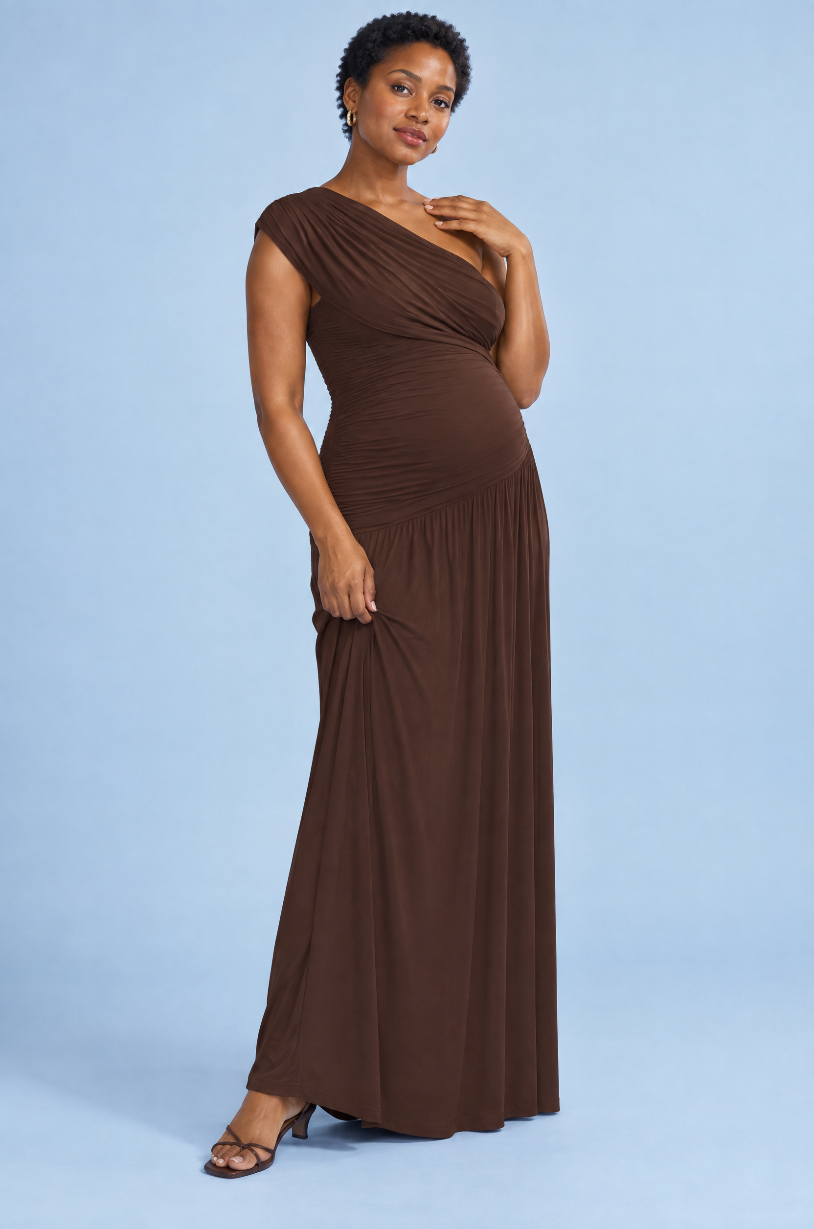 Robe longue de grossesse marron à encolure asymétrique et taille basse | Vue de face | Lounelle Paris