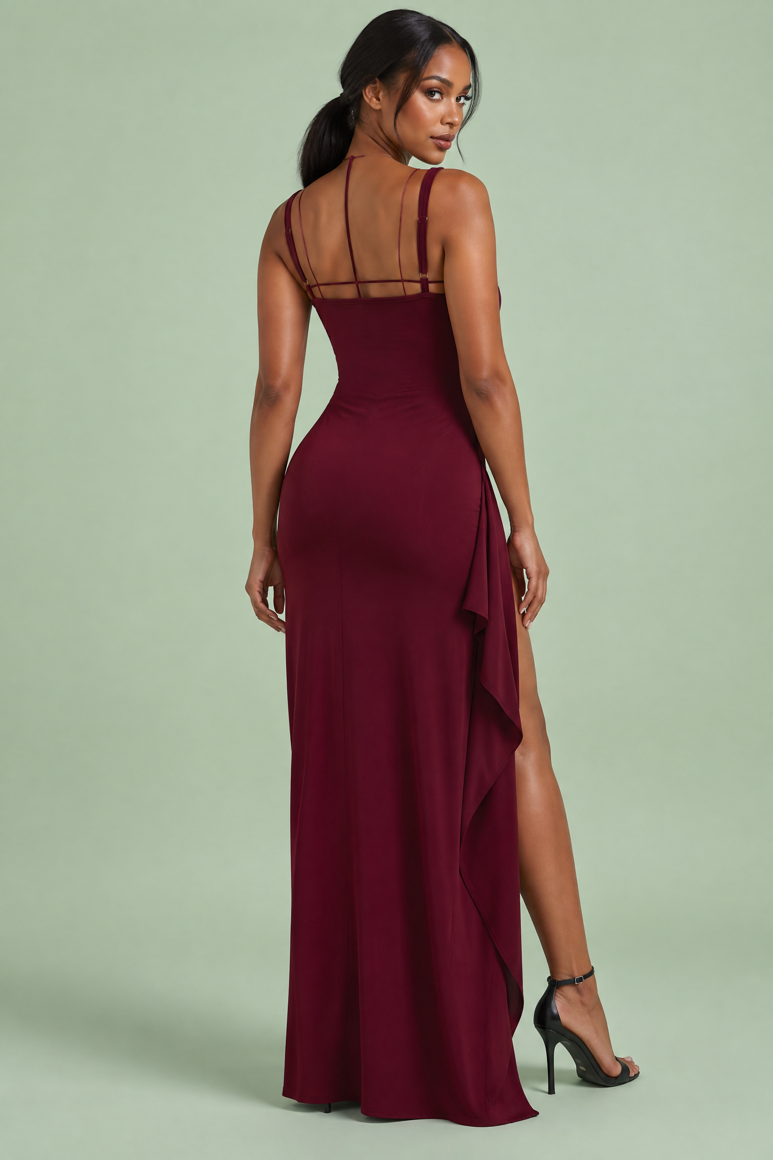 Robe longue bordeaux à décolleté carré, dos échancré et fente haute côté | Vue de dos | Lounelle Paris