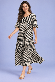 Robe midi trapèze à motif floral blanc cassé | Vue en mouvement | Lounelle Paris