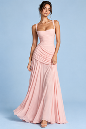 Robe longue rose froncée à encolure carrée et coupe évasée | Vue de face | Lounelle Paris