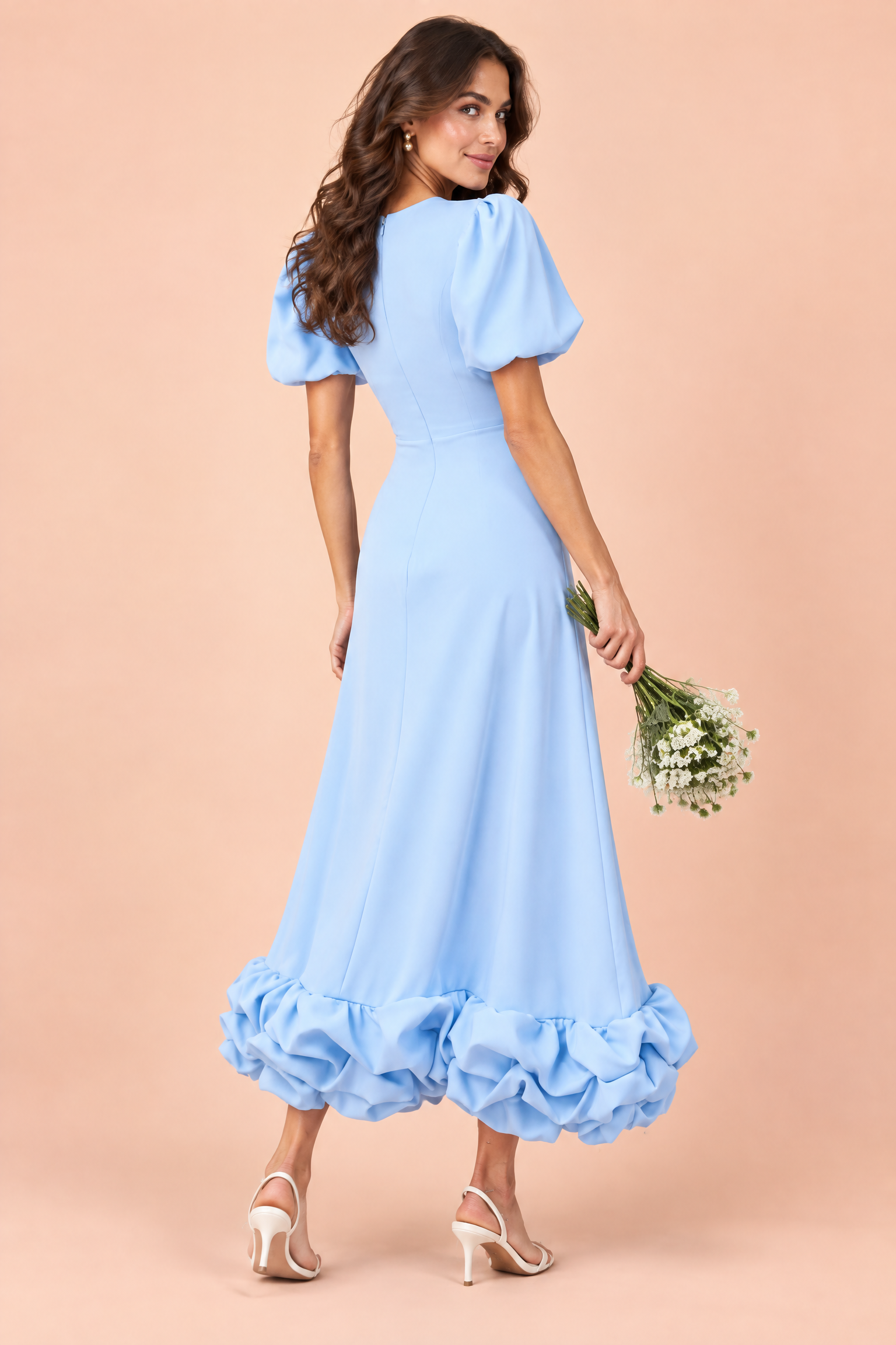 Robe longue bleu clair à manches bouffantes et volant | Vue de dos | Lounelle Paris