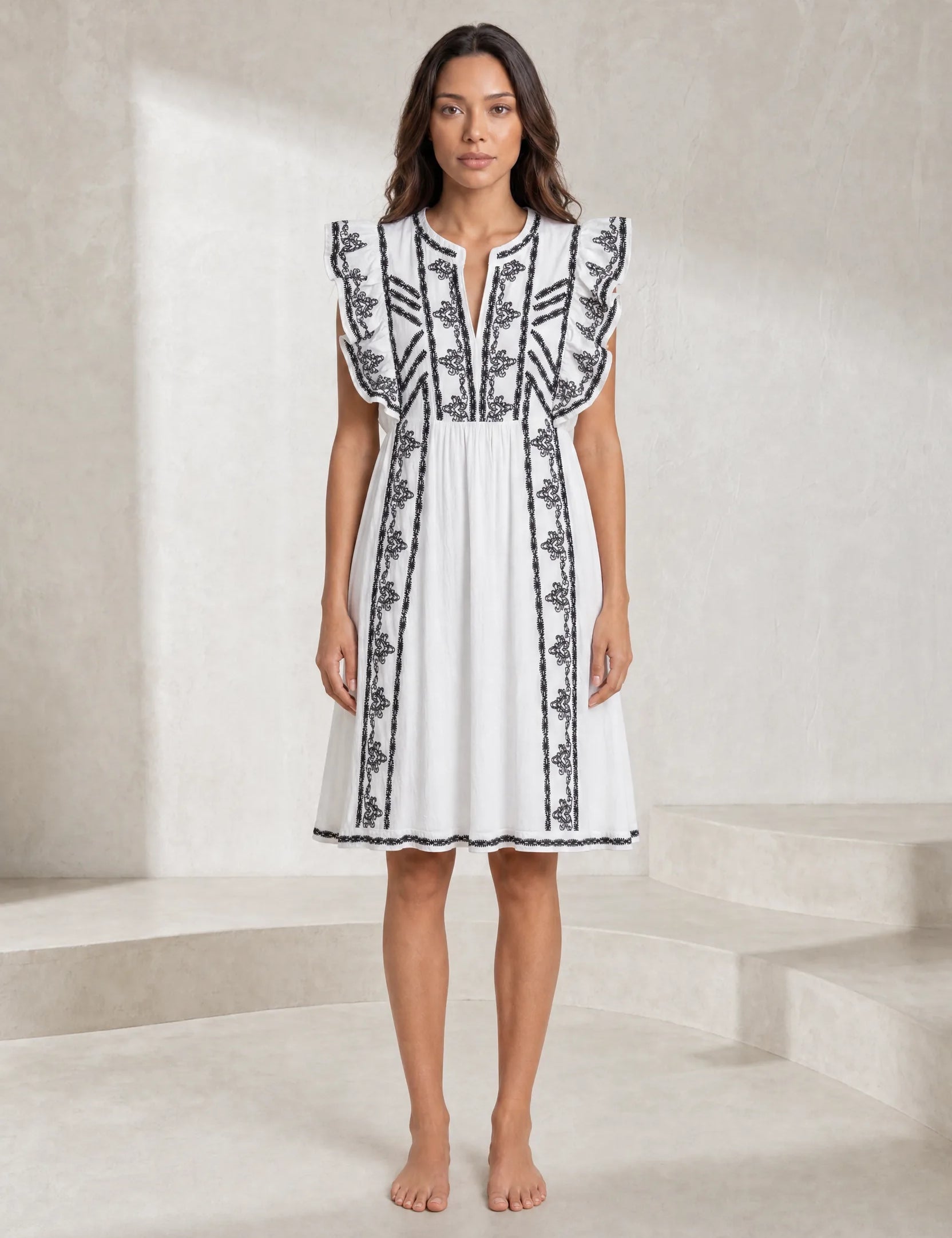 Robe blanche à volants brodée | Lounelle Paris