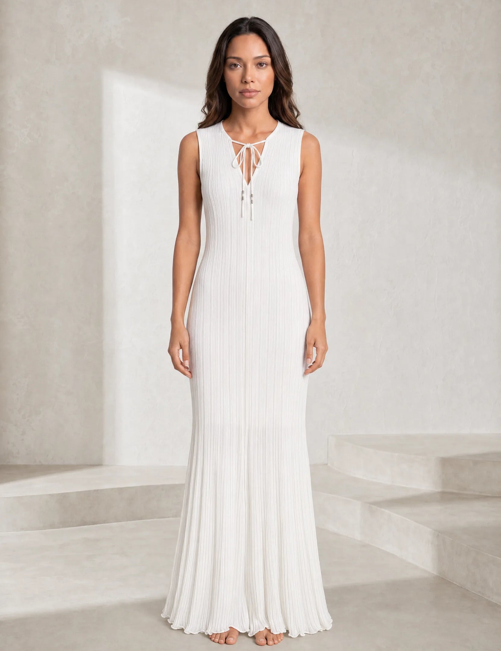 Robe longue blanche plissée col V | Lounelle Paris