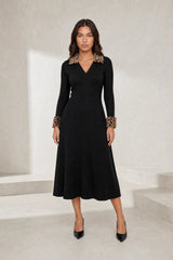 Robe noire col V léopard